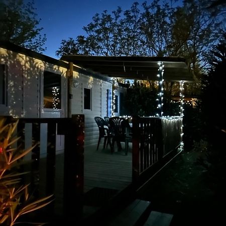 Mobil-Home Au Pied Du Luberon La Roque-d'Antheron Eksteriør bilde