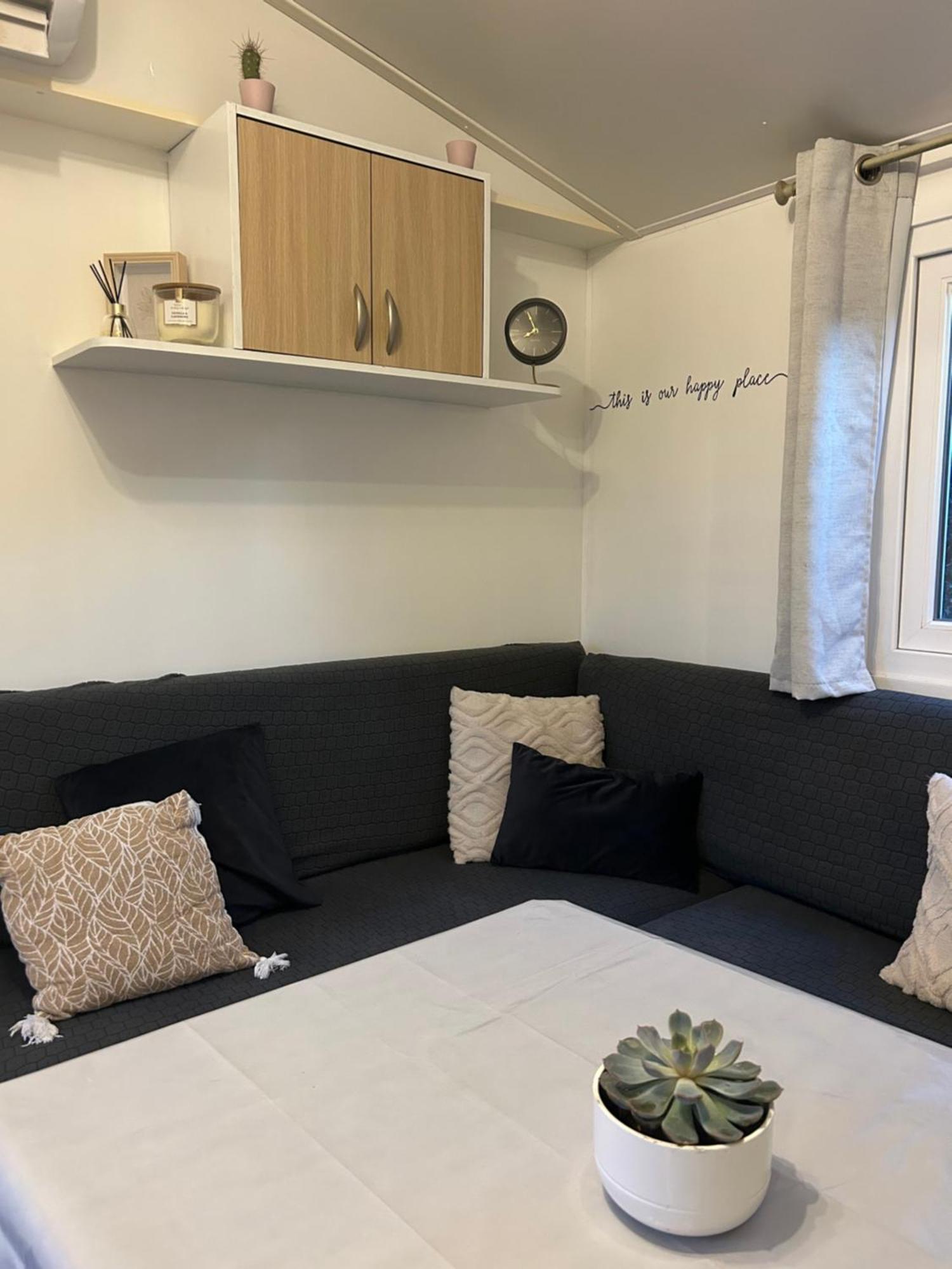 Mobil-Home Au Pied Du Luberon La Roque-d'Antheron Eksteriør bilde